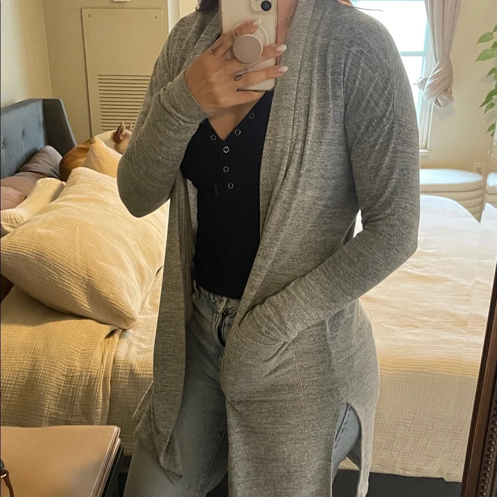 Banana Republic Heather Gray Cardigan - Picture 4 of 5